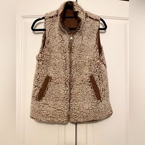 Cute reversible zip up vest Francesca’s